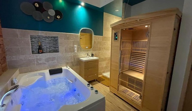 Suite d'amour et détente jacuzzi, sauna et massage