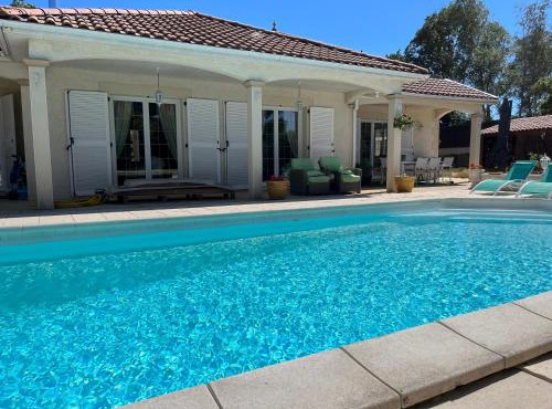 Suite dans villa provençale avec parking et piscine