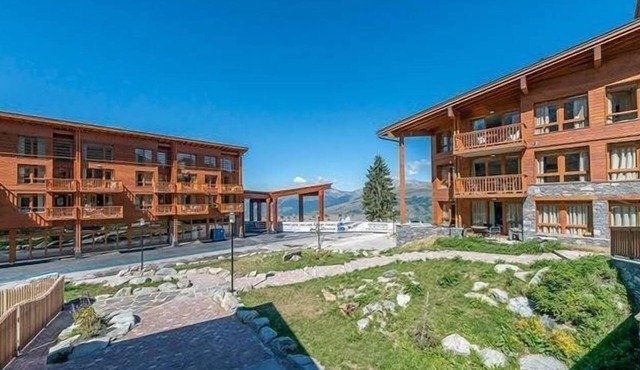 Suite de 55m2 Local à Skis Piscine Semi-Couverte
