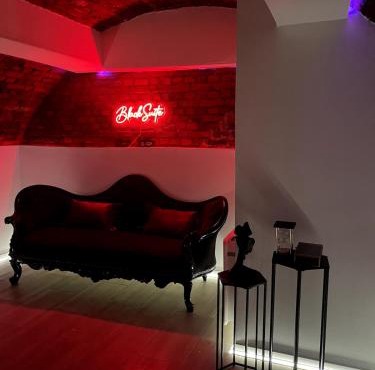 Suite de Luxe - Jacuzzi & Cave Secrète