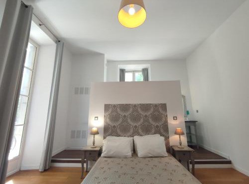 Suite de Rêve au Château avec Bain Caché - Accès Bassin de Nage - Clim