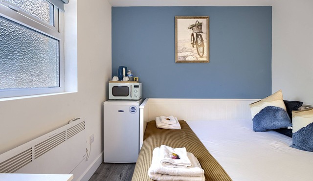 Suite-Deluxe-Shared Bathroom-Street View-3