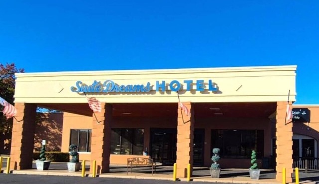 Suite Dreams Hotel