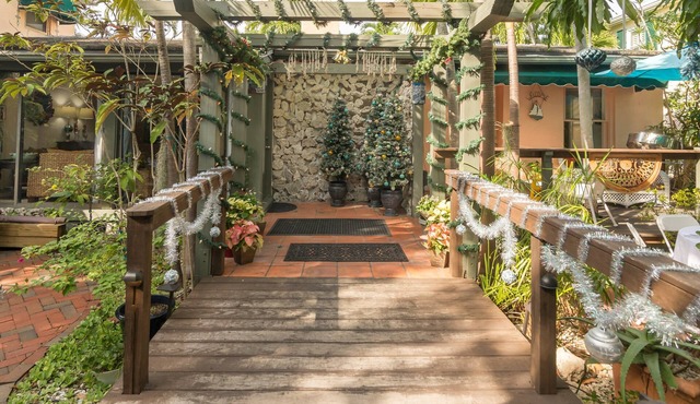 Suite Dreams Inn by the Beach