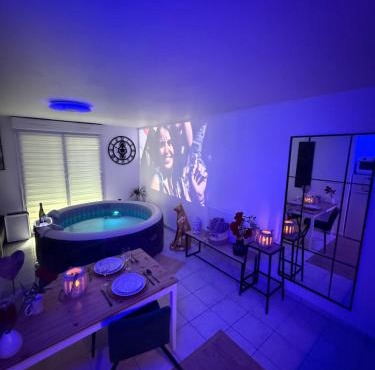 Suite Eden Spa, Appart'hôtel bien être , Patio de standing barbecue - TV XL CinéSport, Lit Q-Size, Wifi, P-Gratuit en Résidence