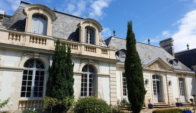 Suite en Rez-de-chaussée Dans Authentique Demeure Tourangelle du 18è Siècle