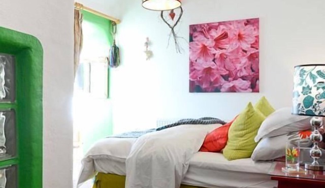 Suite-Ensuite with Shower-Lawnside