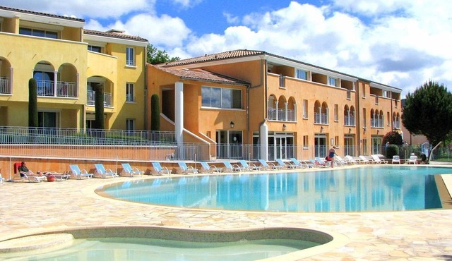 Suite Equipée ! Accès Bain à Remous et 3 Piscines