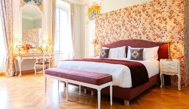 Suite-Exclusive-Ensuite with Bath-Park view