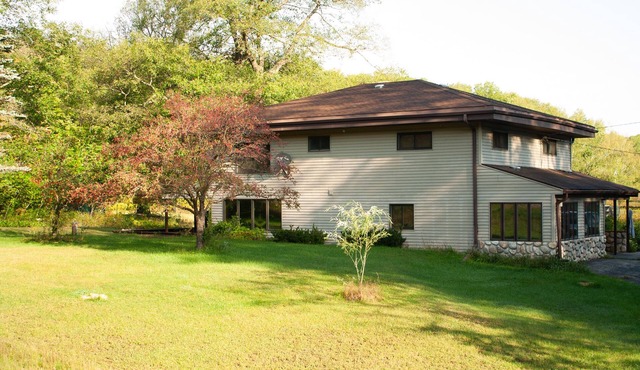 Suite Fern Fields - Cozy 16-acre home situated ON trails. Early Check-in.