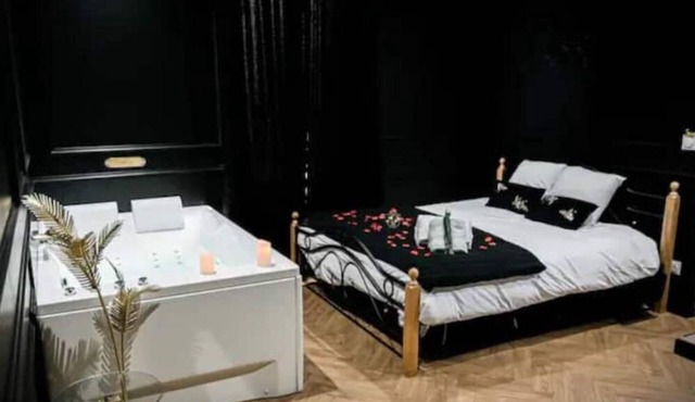 Suite Impériale Jacuzzi ~ Cinéma ~ Self Check-in