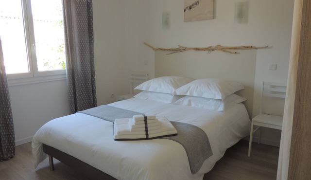 Suite* in charming 19th century residence with park and heated swimming pool