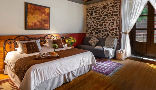 Suite in Historic Building w/Balconies/Superb Location