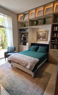 Suite indépendante avec 1 chambre et 1 bureau