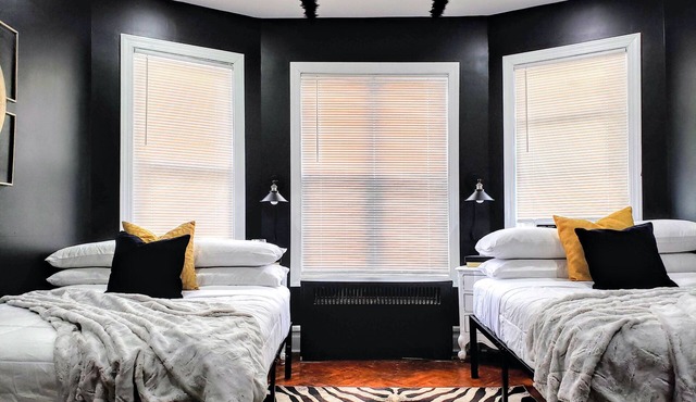 SUITE JERSEY: Stylish Suite for Lg Groups + Outdoor Event Space Near NYC & EWR