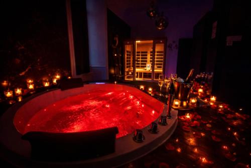 SUITE KASSIOPEE, romantisme, balnéo, sauna
