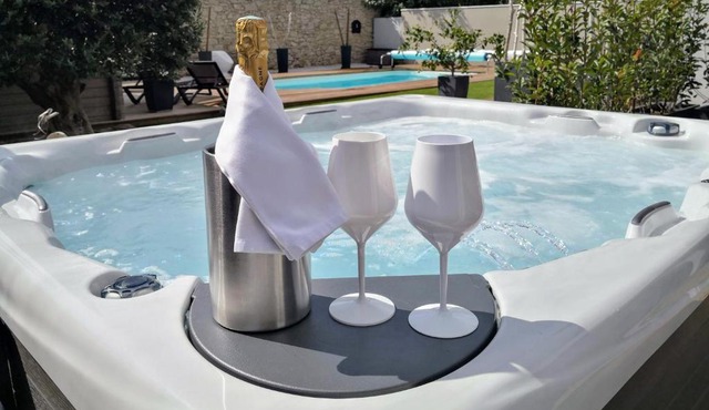 Suite l'inattendu avec Spa privatif et espace bien-être.