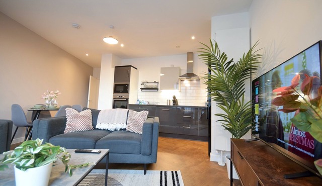 Suite Life: 2-Bed, 1-Bath Top-Floor in New Cross