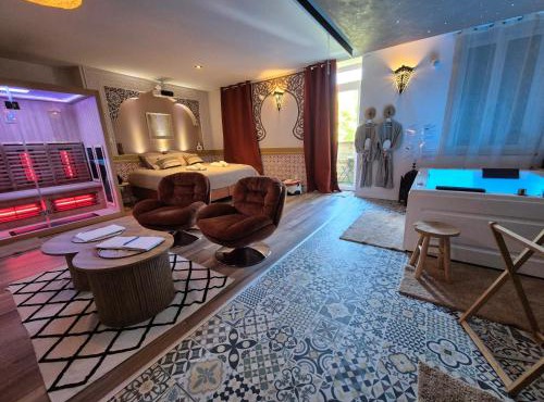 Suite Luxe Spa Balneo Sauna Hammam Projecteur