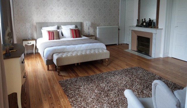 Suite-Luxury-Ensuite with Shower-Park view