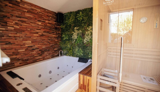 Suite Marrakech - Sauna - Jacuzzi - Swimming pool - Bicycle - ardèche