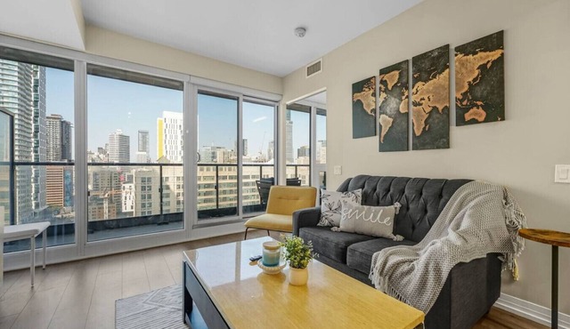 Suite Mia: Medical District 2BR Walk to St. Mike’s