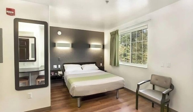 Suite Near Exit 9 w/Kitchen