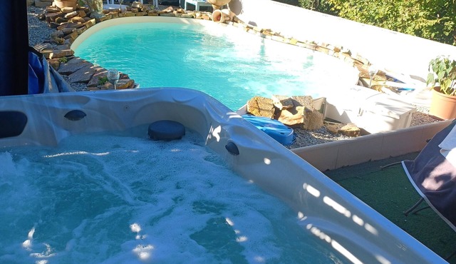 Suite Noelie, son Ecran de Cinema et sa Baignoire d Époque