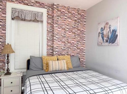 Suite One King Bed 2TVs Free Parking & museums