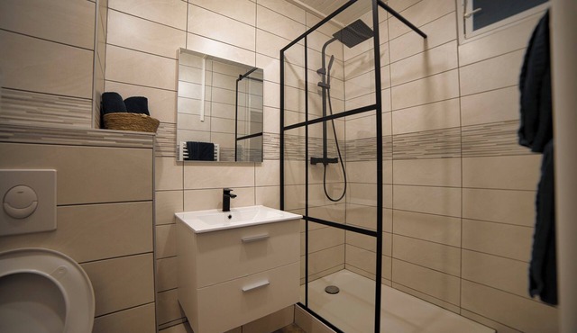 Suite Pacat Private Jacuzzi & romantic getaway