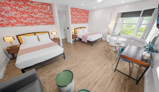 Suite - Park View - 2 Double Beds - Free Parking - Free Beach Chairs