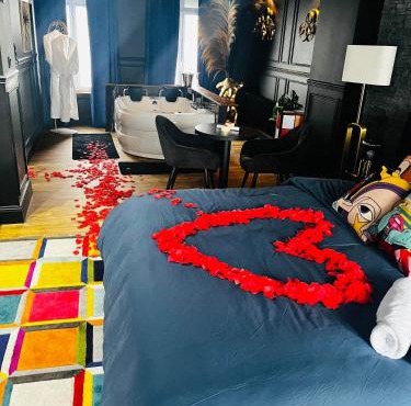 Suite Picasso Balnéo et Spa Privatif, Ambiance Arty Chic