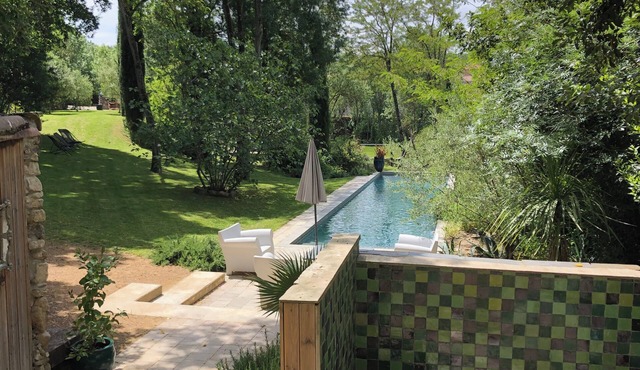 Suite Pomme; exclusive heritage stay in former linen mill, la manufacture royale