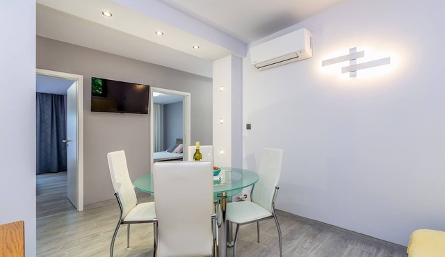 Suite& Pool (without kitchen)