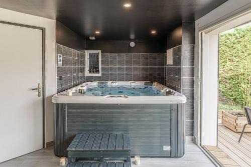 Suite privée SPA PISCINE privés fibre jardin parking séjour pro ou détente