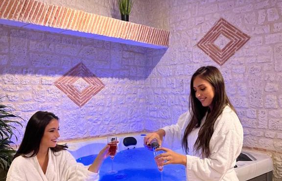 Suite Privative Jacuzzi Sauna de la Villa Del Castagnol