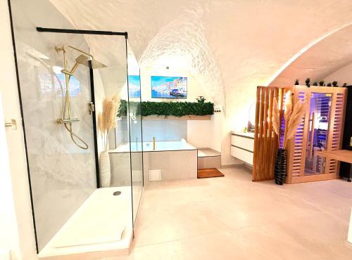 Suite Privative Spa Jacuzzi Sauna - Proche Montpellier