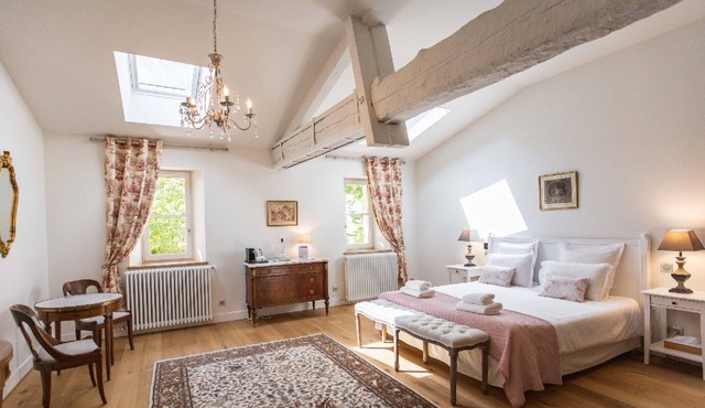 Suite Séquoia, Château Gassies, charm 15 minutes from Bordeaux, up to 3 guests