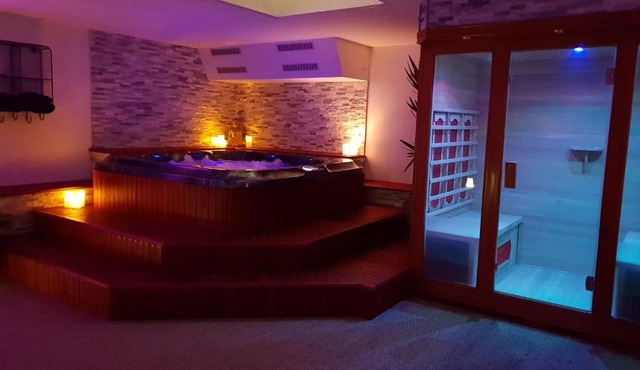 Suite Spa, Love Room Bien-être, Jacuzzi, Sauna, fauteuil massant