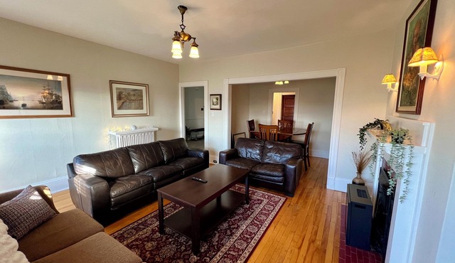 Suite stay in Uptown Saint John! Sleeps 12 TD Station & Aquatic Centre 5min walk