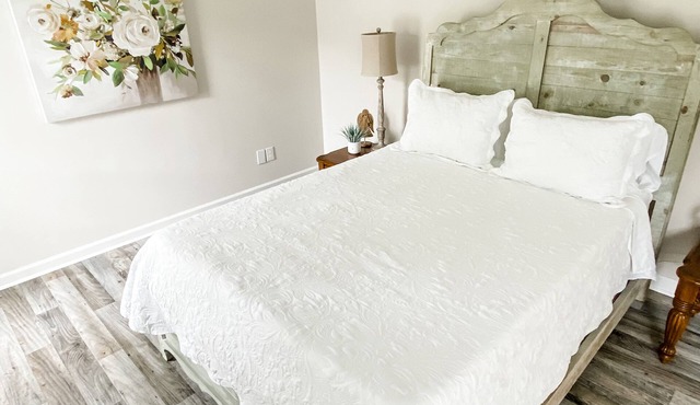 Suite Stella, a cozy 2-bed 2-bath home