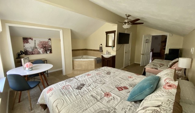 Suite W/Jacuzzi tub, King & Twin Bed