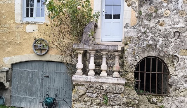 Suite with adjoining room facing clos Lucé