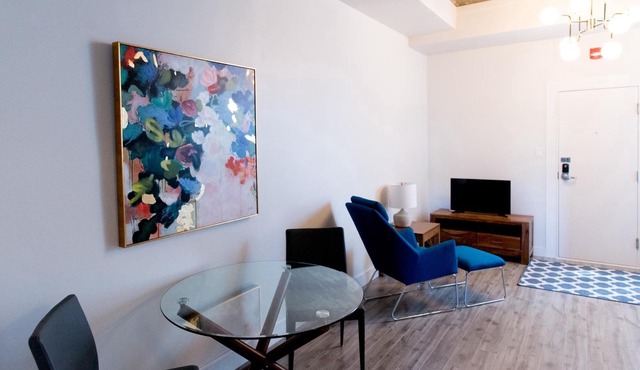 Suite with closed bedroom on rue Gamble Ouest (Le Central)