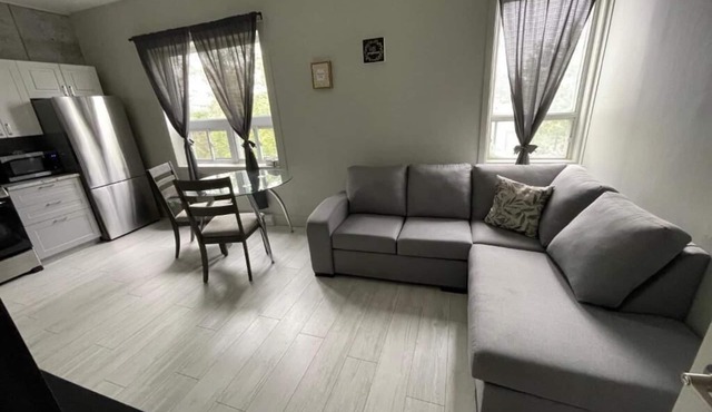 Suite with closed bedroom (Le Convivial)