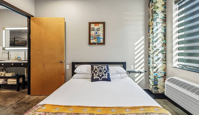 Suite with kitchen near Six Flags and the St. Louis area in The Landing Hub Hotel with onsite activities