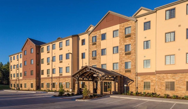 Suite with Pool | Business Essentials