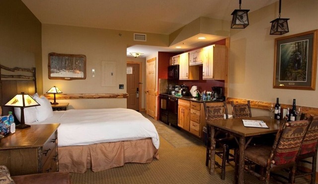 Suite with Pool, Hot Tub, Gym | On-site Waterpark