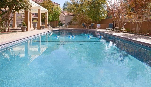 Suite with Pool + Hot Tub Access + Daily Breakfast