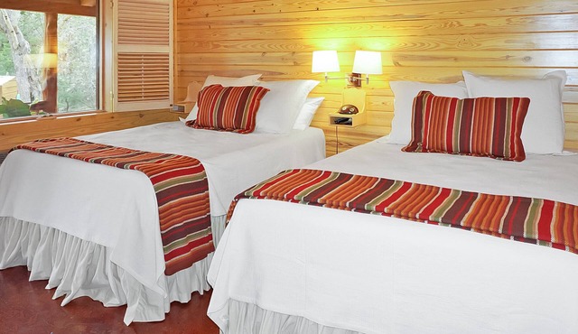 Suite with Two Queen Beds Minutes from Downtown!